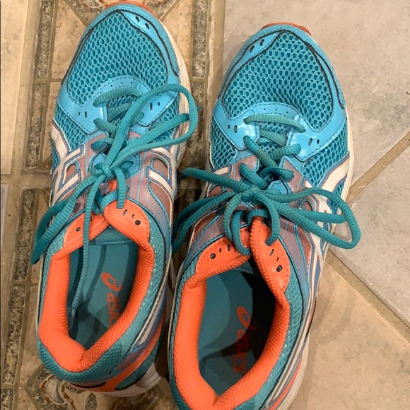 Size 9 ASICS - Picture 2 of 2